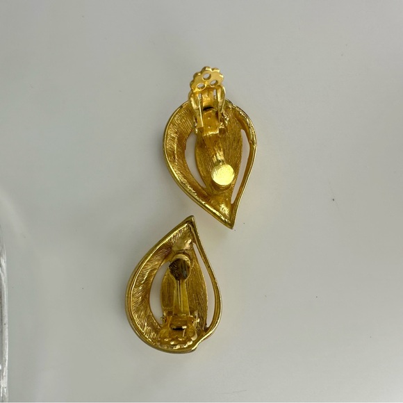 Vintage 3” Enamel Gold-Tone Pink Funky Oversized Leaf Clip Earrings - Picture 3 of 7